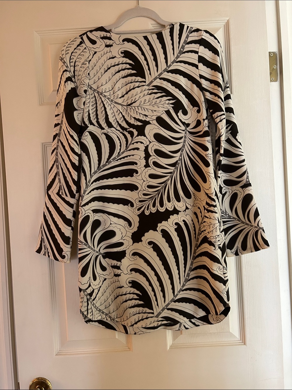 Women’s Black & Cream Printed Long Sleeve dress.